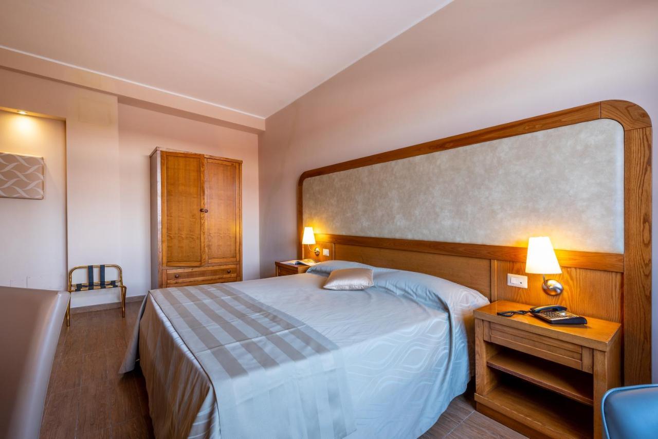 Leone De Castris Wine Hotel Саличе-Салентино Экстерьер фото